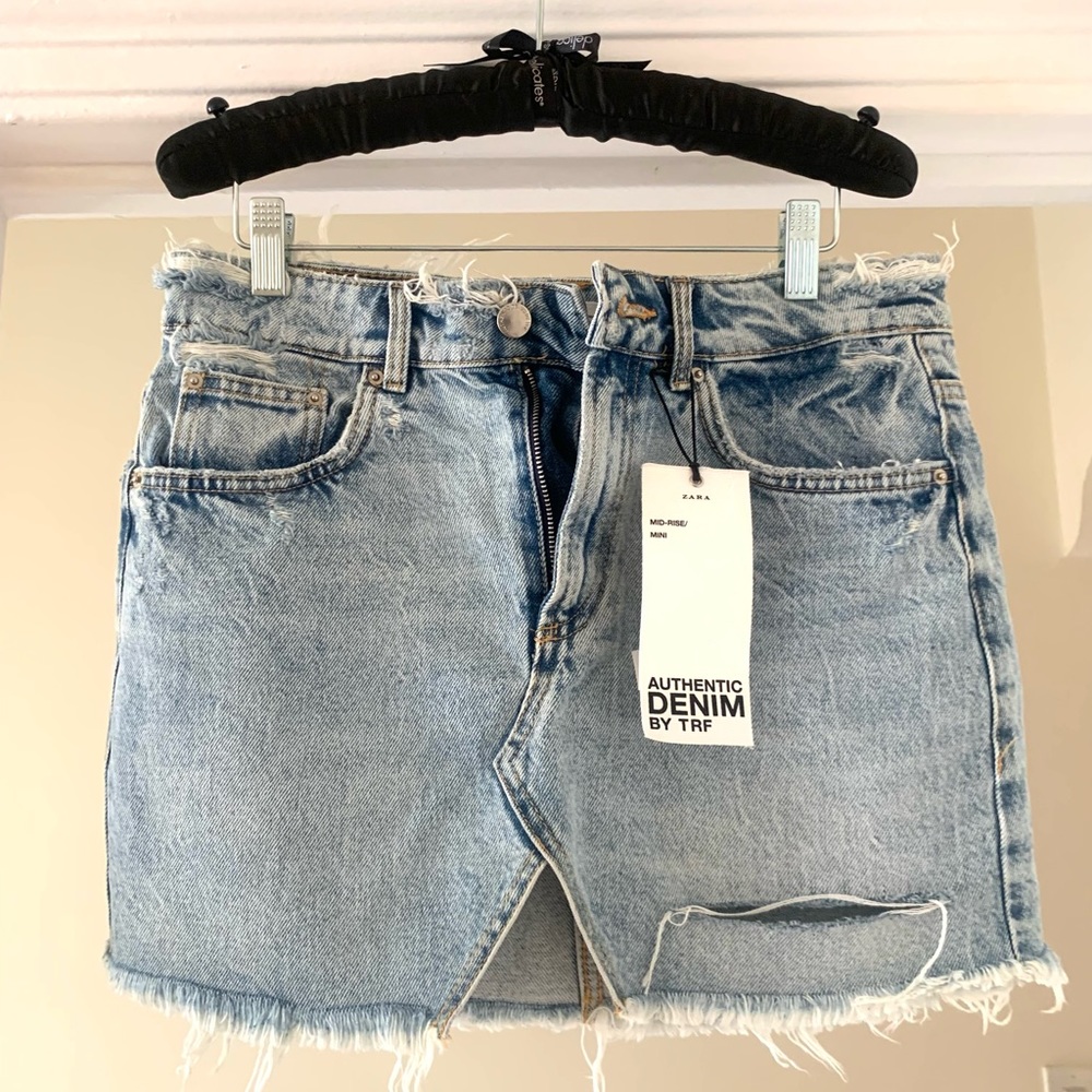 Zara NWT mid-rise mini skirt, denim; size small